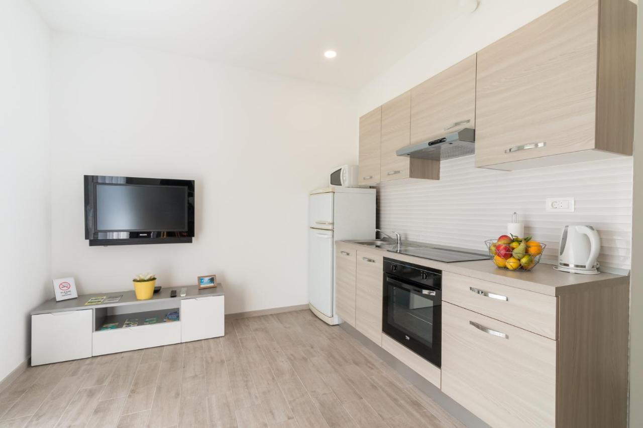 Apartments Lusani Split Bagian luar foto