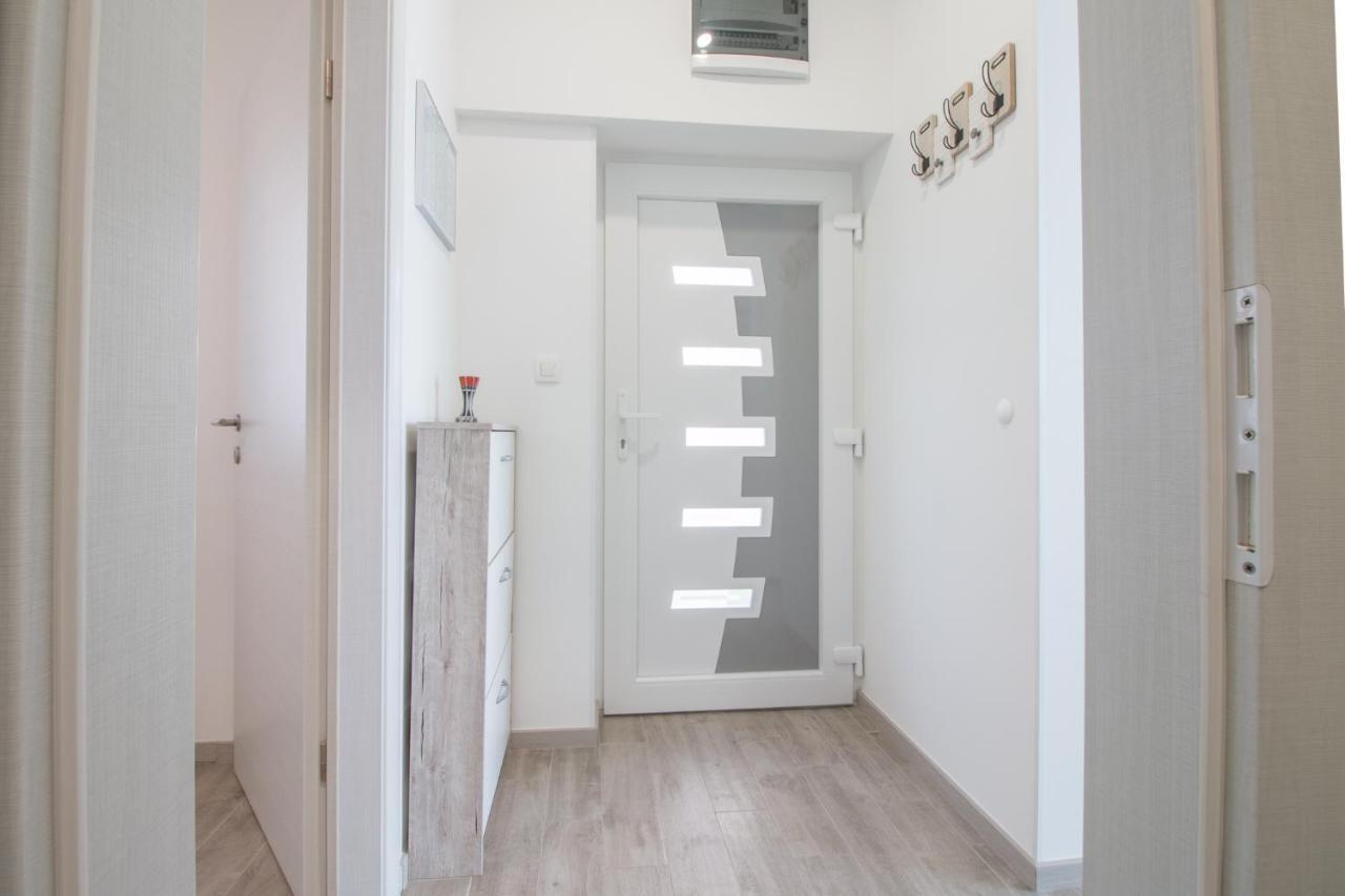 Apartments Lusani Split Bagian luar foto