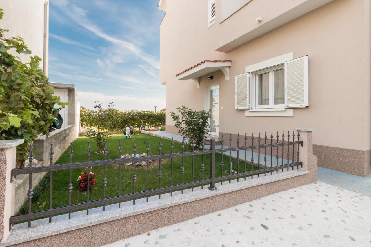 Apartments Lusani Split Bagian luar foto