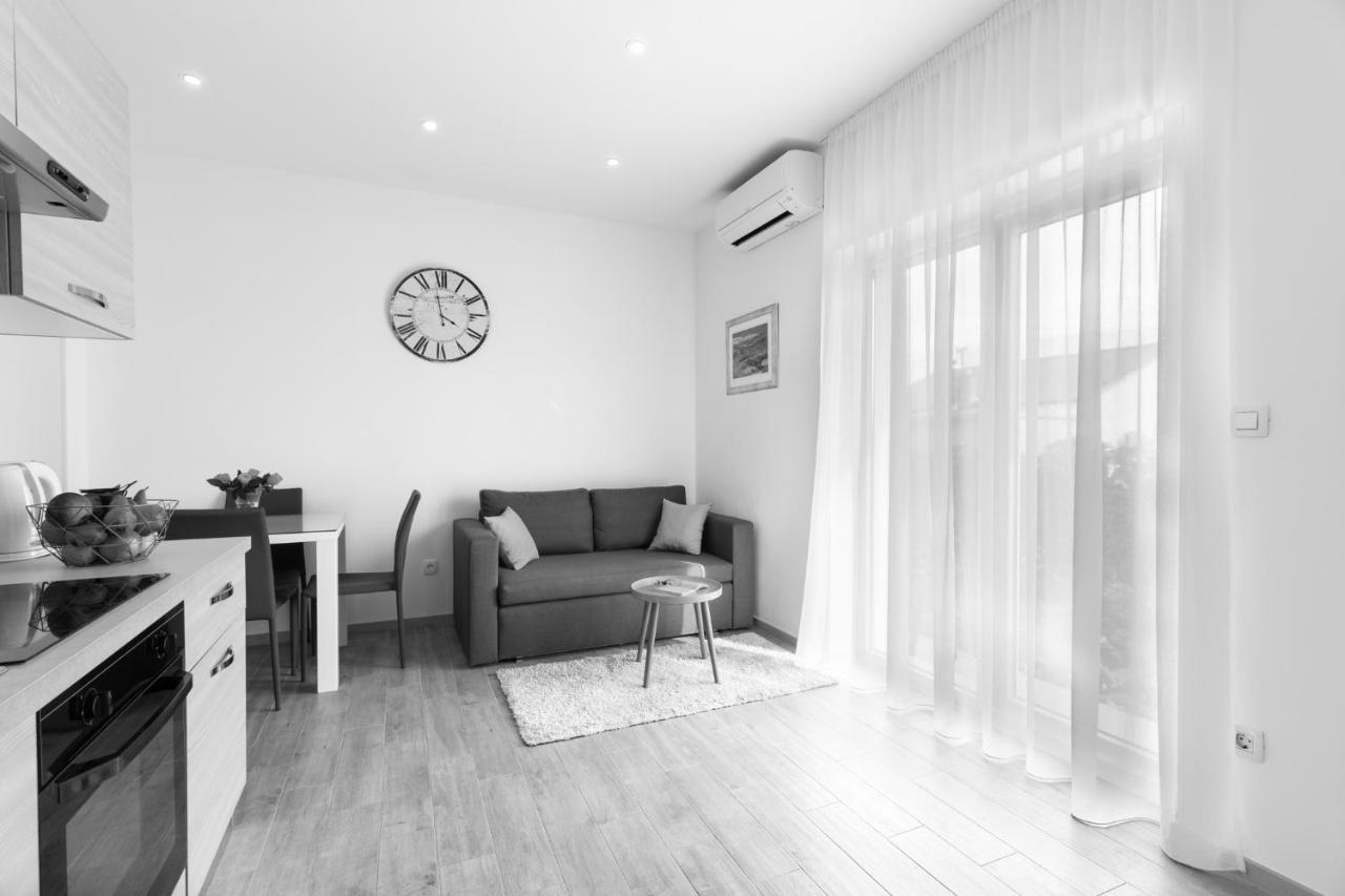 Apartments Lusani Split Bagian luar foto