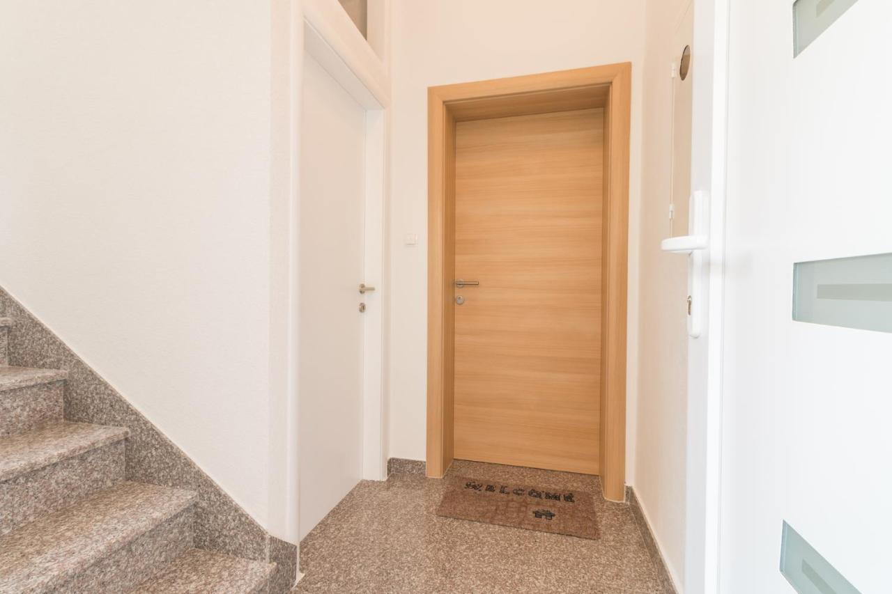 Apartments Lusani Split Bagian luar foto