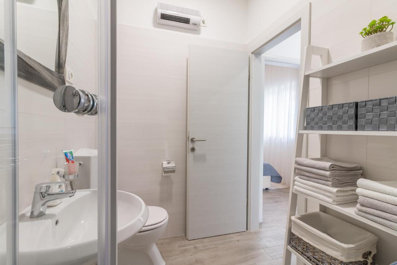 Apartments Lusani Split Bagian luar foto