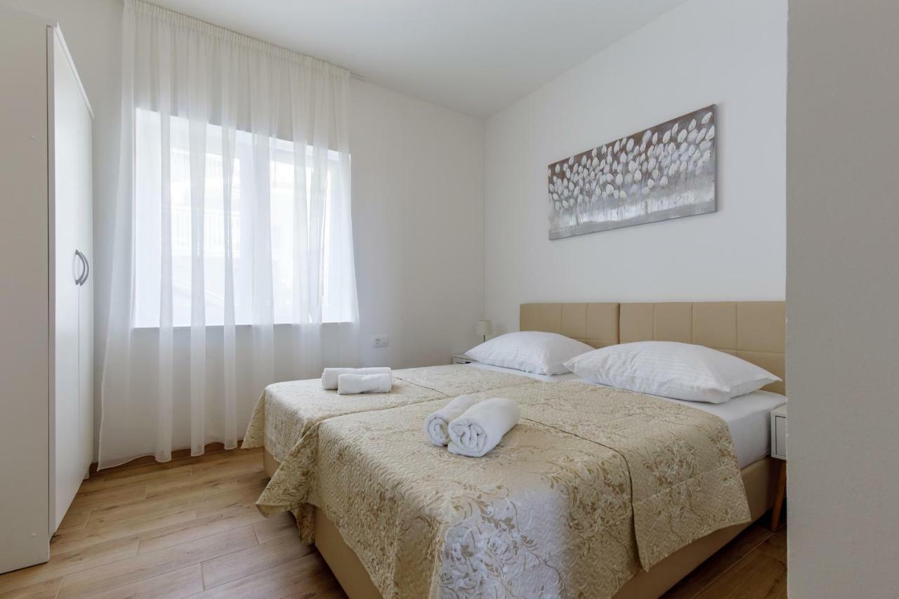 Apartments Lusani Split Bagian luar foto