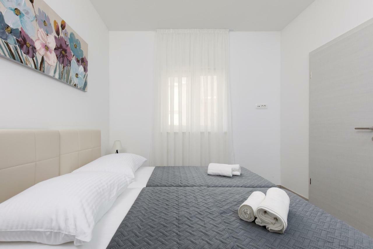 Apartments Lusani Split Bagian luar foto