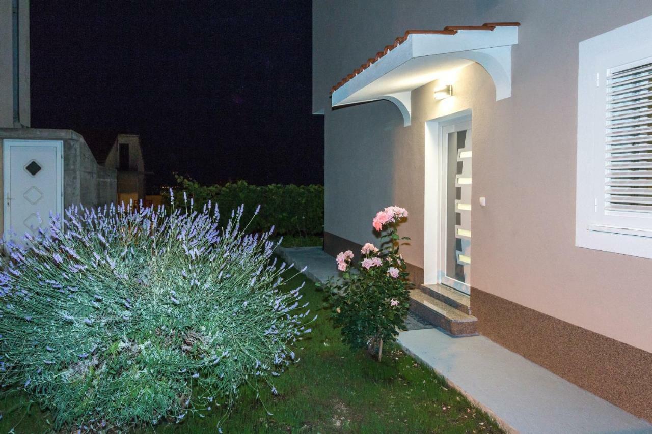 Apartments Lusani Split Bagian luar foto